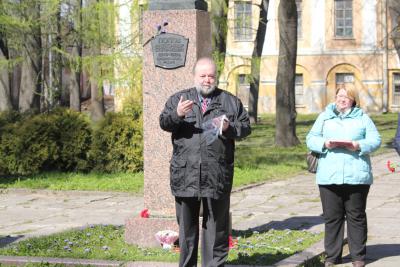 ����� R1AX